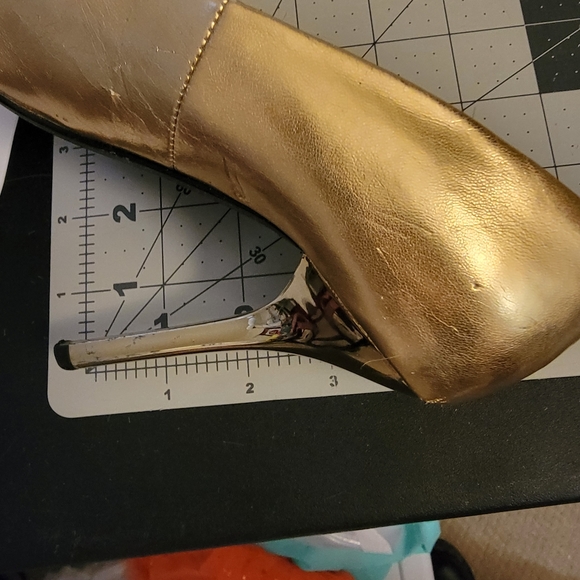 Vintage Gold pointy toe heel - Picture 5 of 5